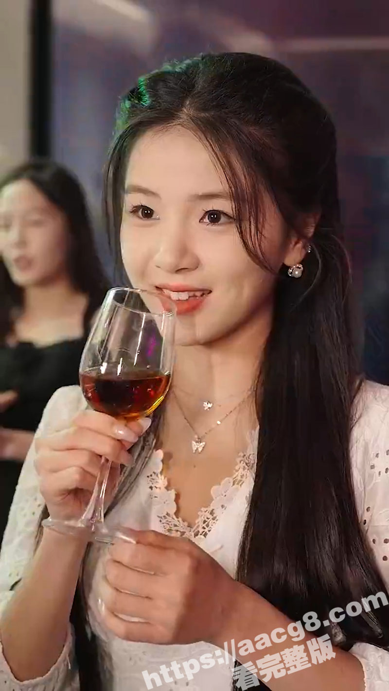 重生后真千金杀疯了 莫家大小姐重生带着记忆和仇恨归来 决心让那些伤害过她的人付出代价