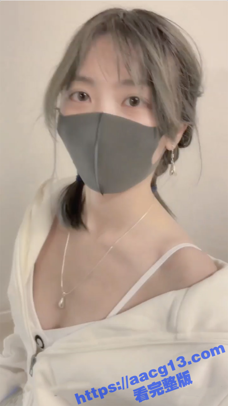 高颜值白虎嫩妹与男友在楼梯间做爱被人发现 当时魂都吓飞了男友拔屌就跑 绝对真实！
