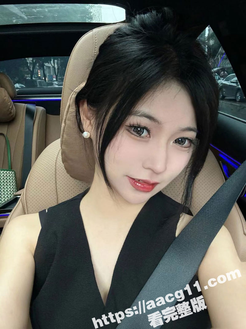 姐弟乱伦大神 会喷水的亲姐姐 生日当天穿开档丝逛街 在楼梯就地爆操 瑜伽裤加黑丝 双重buff！