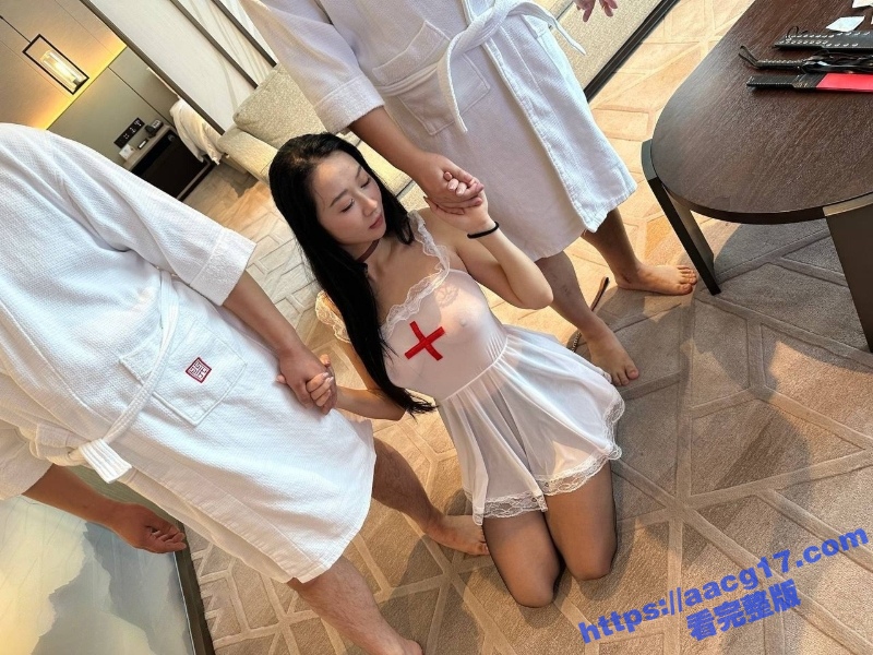 7_W_800px.jpg