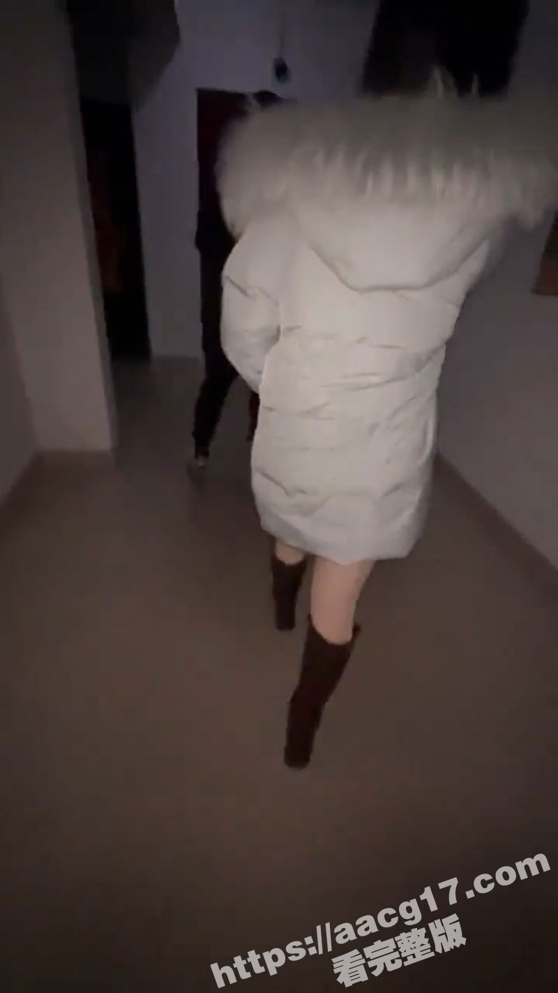 真实记录家庭夫妻淫趴 打扑克老婆当筹码！看看是怎样的牌型能赢得美娇娘！最终群P淫乱大战现场！