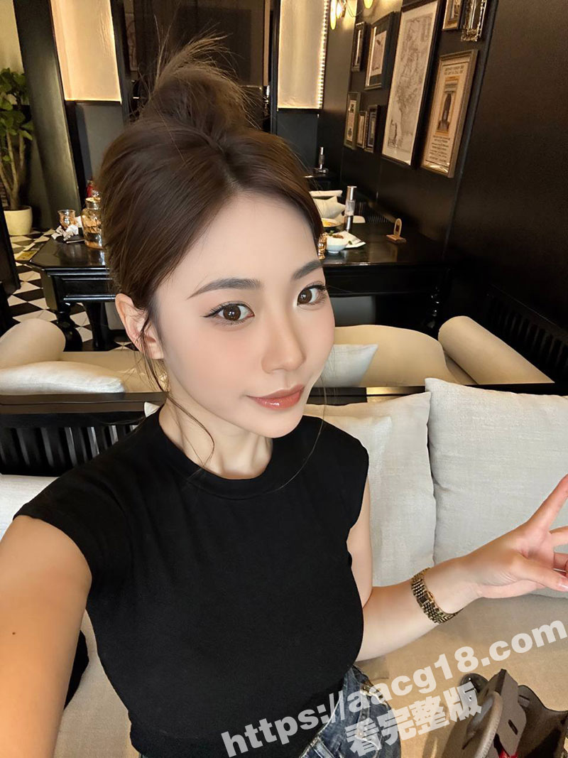 英语女老师被三个男大学生灌醉下药带回家轮奸内射 清醒后不但没生气还暴露出母狗本性！