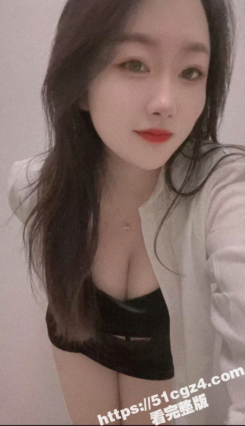 湖南衡阳 母女双飞 明码标价 8000一晚 身穿黑白女仆装 私密视频被曝光 堪称视觉盛宴 ！