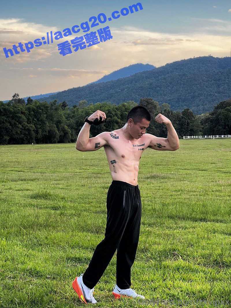约炮大神 腹肌硬汉zxvipxx 爆操娇弱小美女 小小身躯却十分耐操 两人大战300回合满身大汗竟不分上下