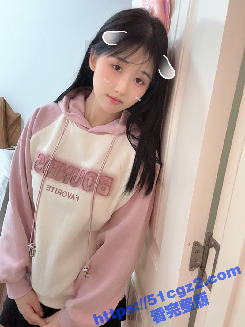清纯学生妹被金主调教视频流出 神舟校服双马尾非常可人 跪地喝尿舔脚毒龙无所不能 馒头穴被无套疯狂后入