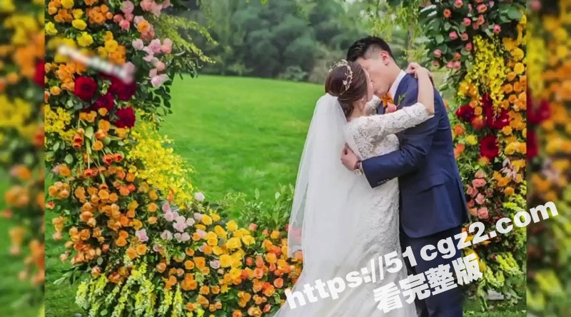 新婚娇妻当晚穿上婚纱被绿帽老公献给兄弟疯狂抽插肛门 新郎却在一旁打飞机 ！