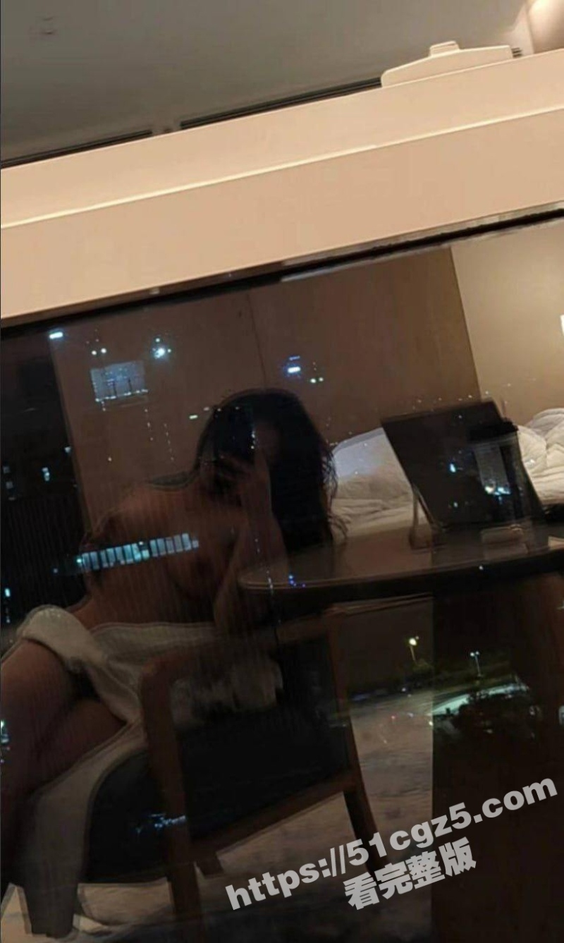 8_W_800px.jpg