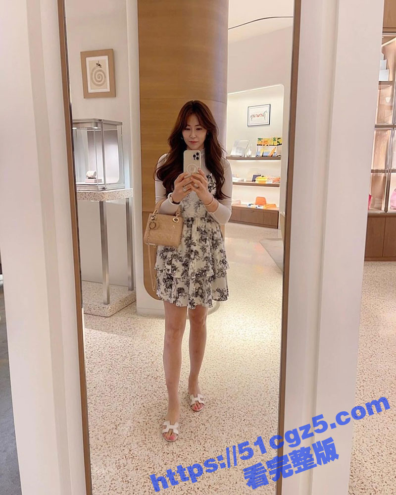 백화점_거울은_왜_더_예뻐보일까요_사진_찍고_싶게_만드는_공간_🤳_#selfie_#mirrorshot_#미러샷_#거울샷-(2).jpg
