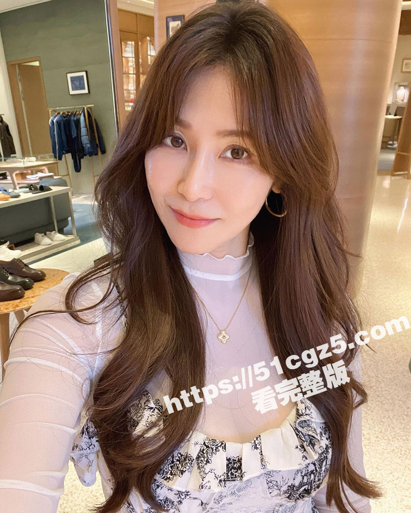 백화점_거울은_왜_더_예뻐보일까요_사진_찍고_싶게_만드는_공간_🤳_#selfie_#mirrorshot_#미러샷_#거울샷.jpg