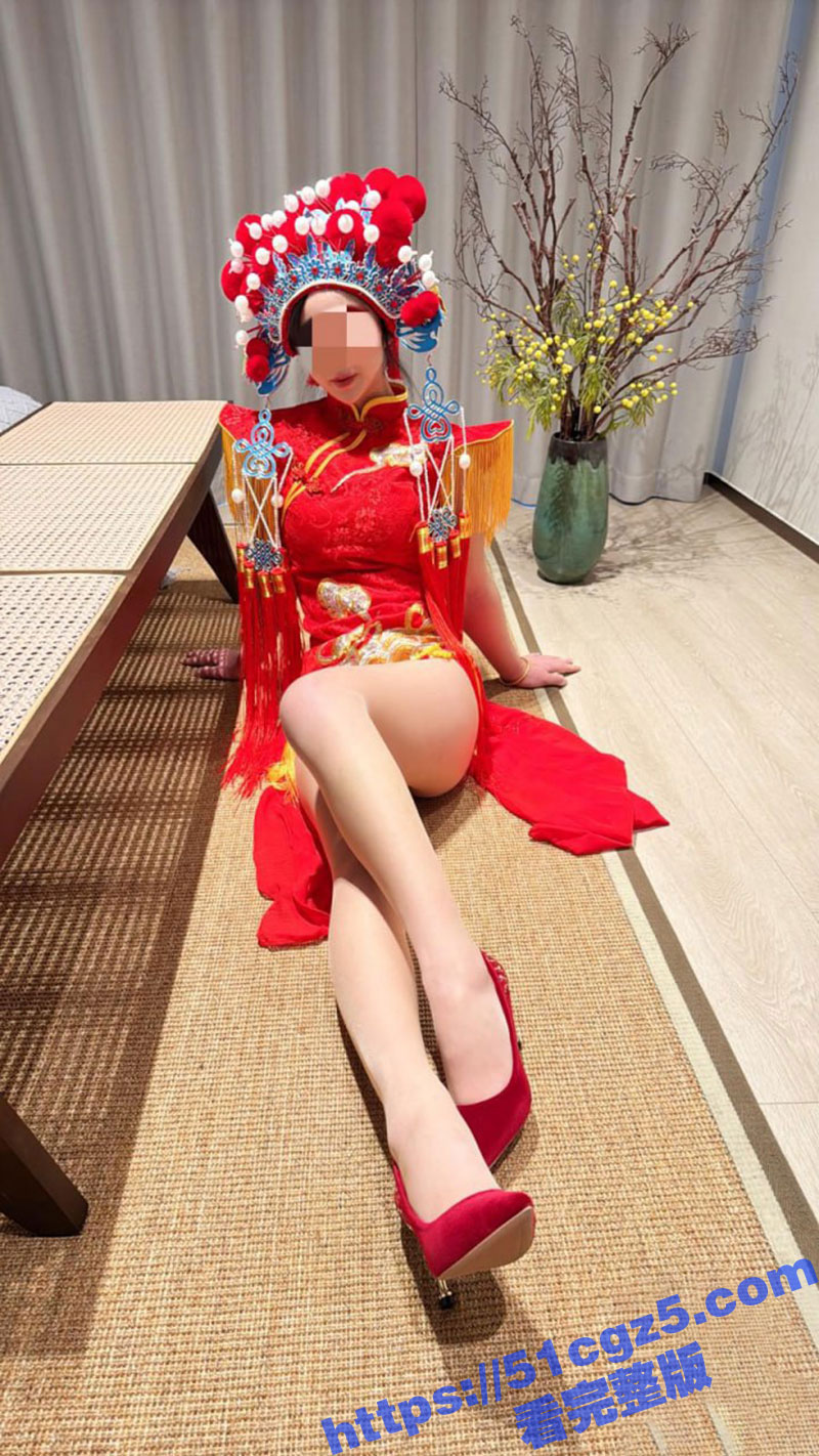 海角 会喷水的姐姐 跨年夜穿中式汉服 实现双洞齐插 以大量潮喷变相给大家拜年!