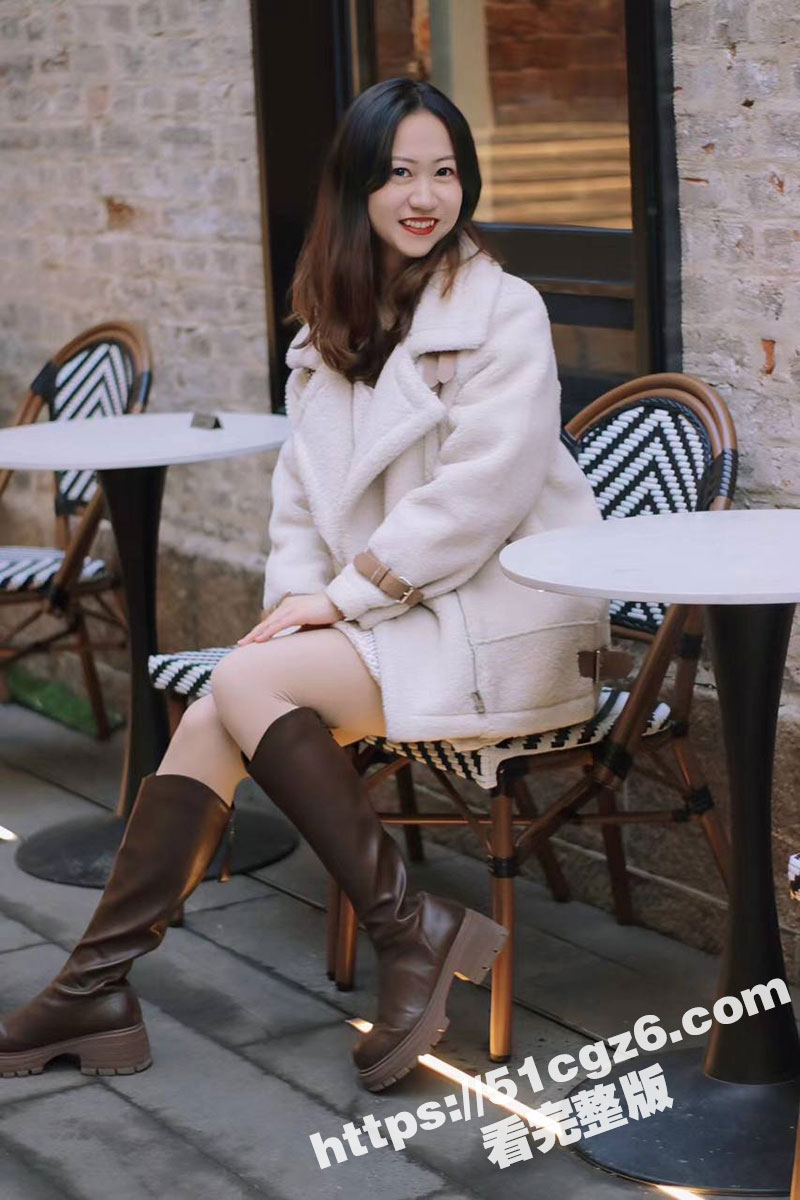 重庆女会计王君君 被前男友拍摄大量淫照 出轨后被泄密 人前贞洁人后淫乱 逼瘾极强！
