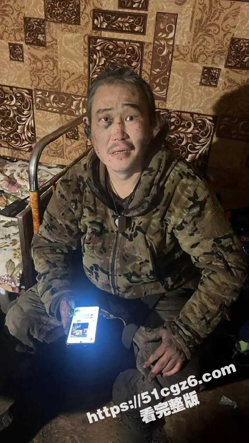 俄乌刀战高清完整版视频！俄乌战士近身肉搏 乌军不敌最终眼睁睁看着自己被刀捅死 8分02秒高清刀战视频流出