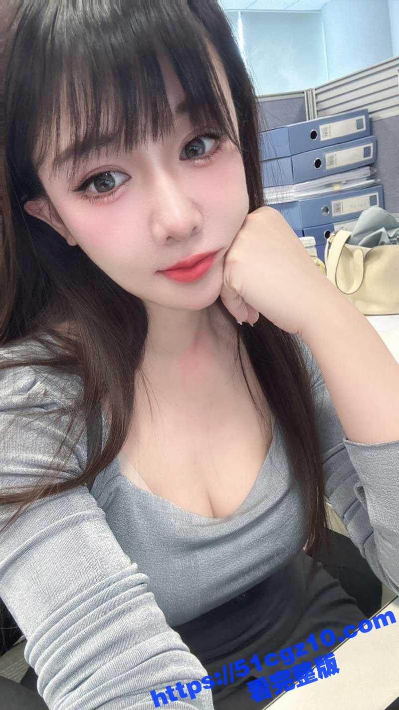广东金融公司高颜值女白领 高亚涛 80后的小少妇 小穴粉嫩嫩的 手指挑逗几下就高潮喷水了