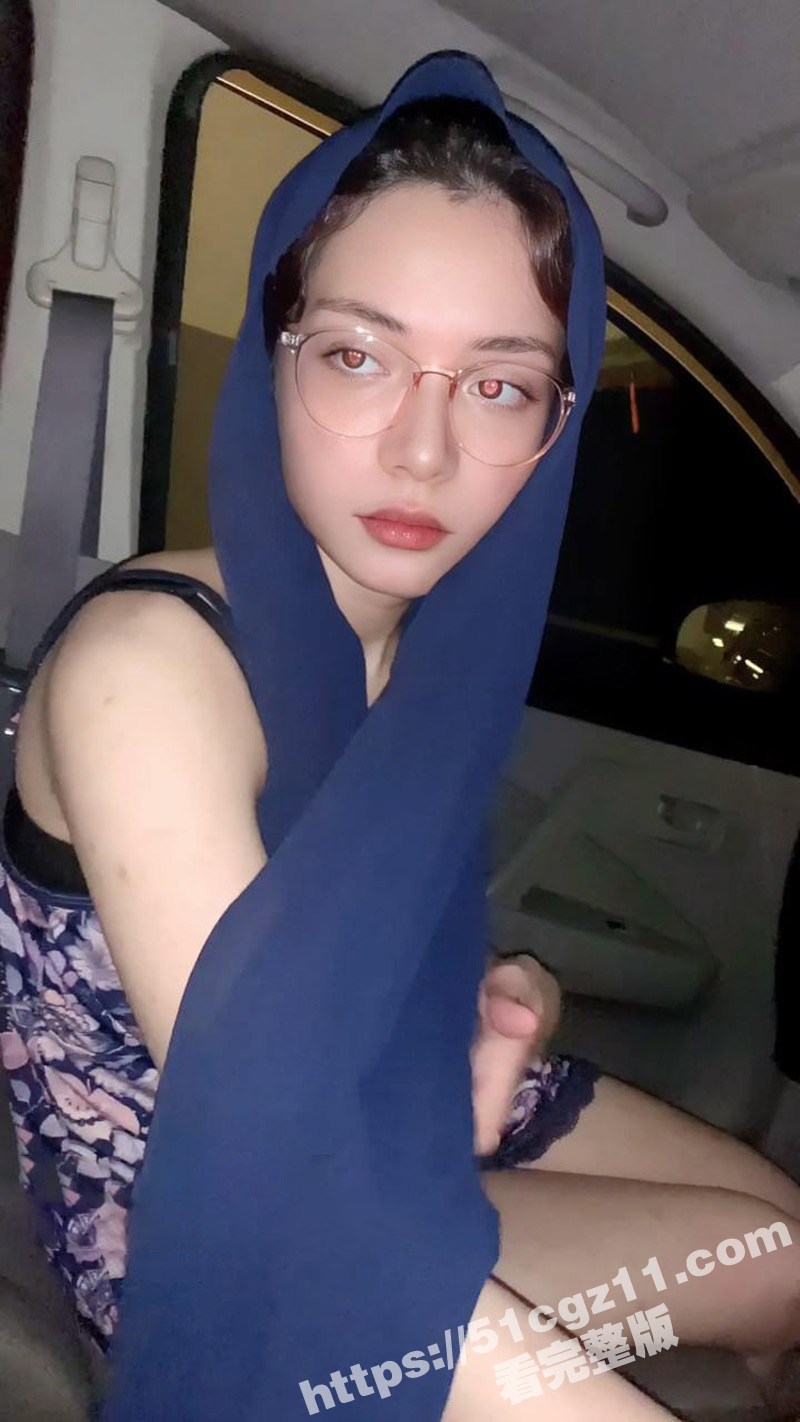 表面看起来正经传统的乖乖女 背地却是只欠操的母狗 车震口交口爆玩的不要太花