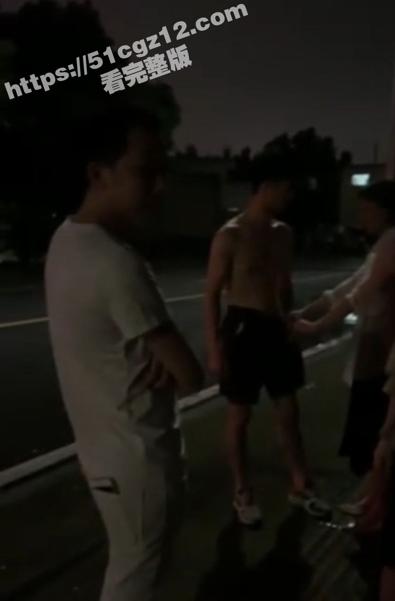 广东女子开男友的车出轨约炮 结果被男友当场捉奸爆揍 现场完整版视频流出！