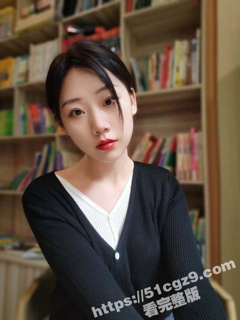 哈尔滨超极品气质美女 吴歆巧 被渣男调教成母狗 还送给自己兄弟玩 手拉牵引绳后入爆操
