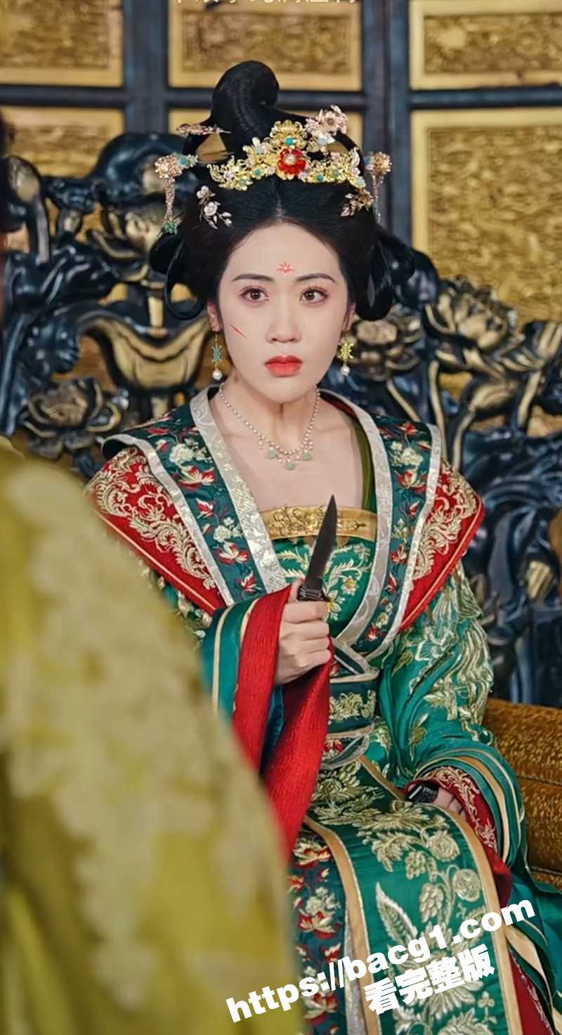 每日短剧《问鼎宫阙之淑妃传》医女上山采药救下太子 却遭英国公嫡女冒名顶替恩人身份 满门被害侥幸逃生！