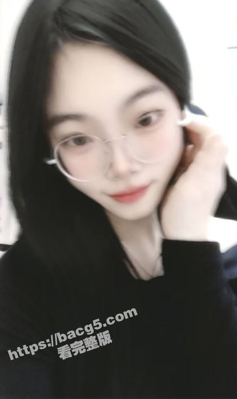 反差眼镜妹吃鸡啪啪 翘臀白皙鲍鱼粉嫩 大白天在户外激情野战后入！