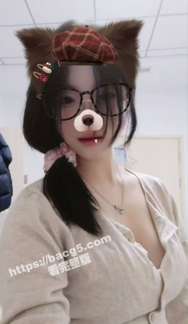 反差眼镜妹吃鸡啪啪 相关图片