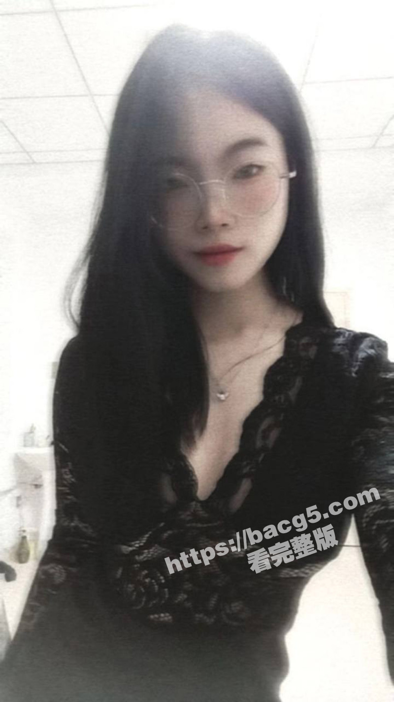 反差眼镜妹吃鸡啪啪 相关图片