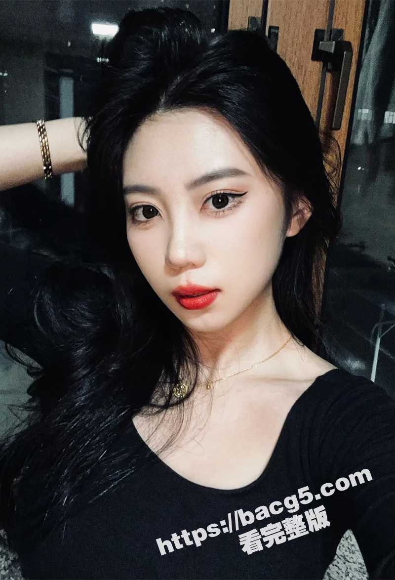 大神 姐姐的奶味 新作 性感姐姐开档内裤露出淫靡蜜穴 亲弟爆操至高潮连连 姐姐献出淫荡身体任由弟弟内射！