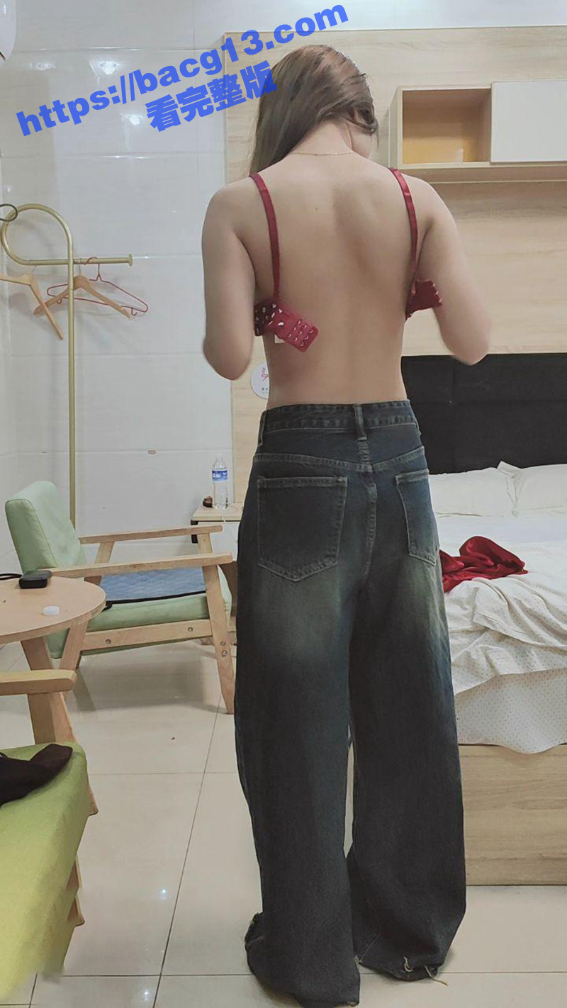 海角新晋大神 姐弟一生情 新作 终于拿下姐姐 把饥渴已久的姐姐操到喷水 全程淫叫呻吟不断！