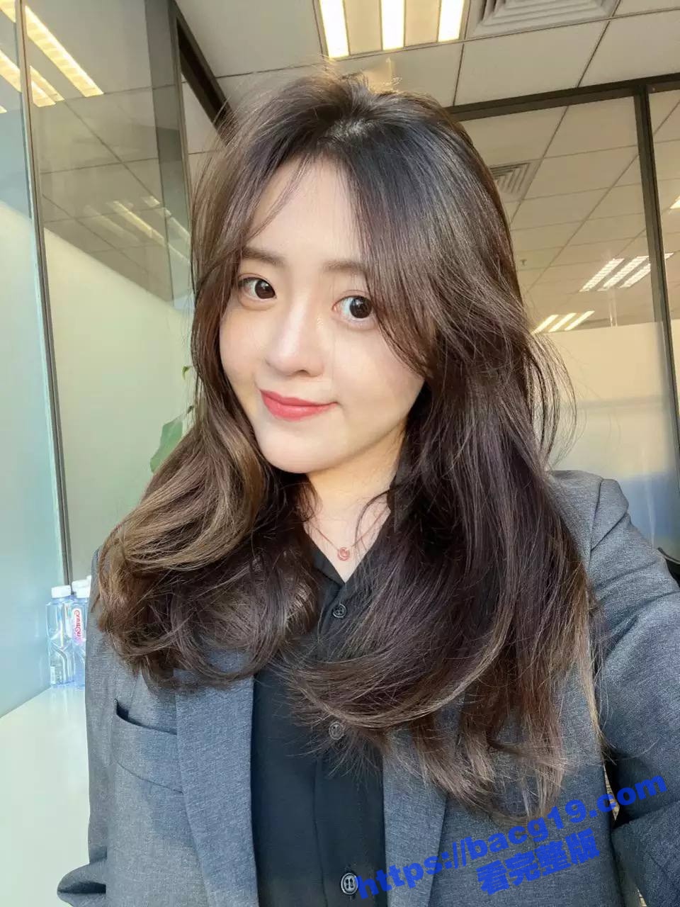 00后清纯反差婊与男友性爱视频泄漏 胸推舌舔骑乘深喉 白里透红的粉穴被快速抽插！