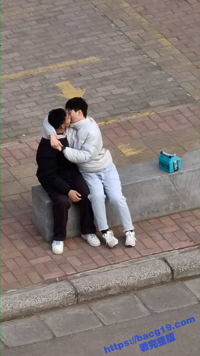 4_W_800px.jpg
