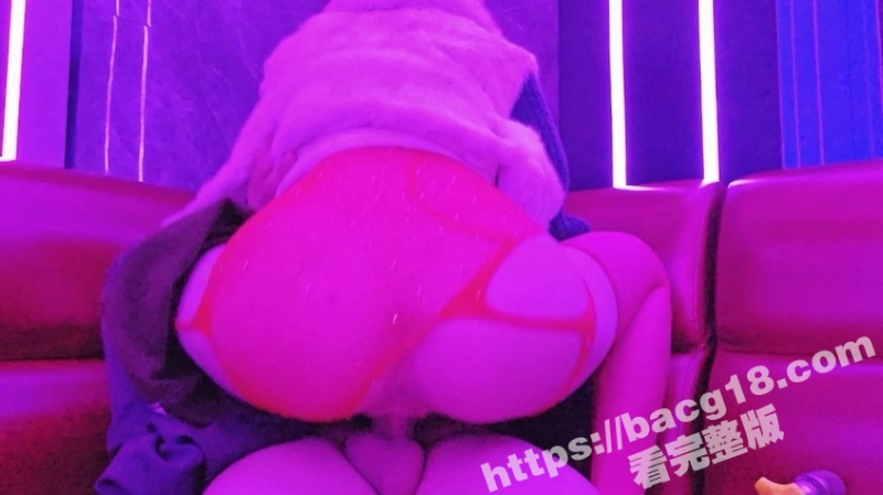 8_W_800px.jpg