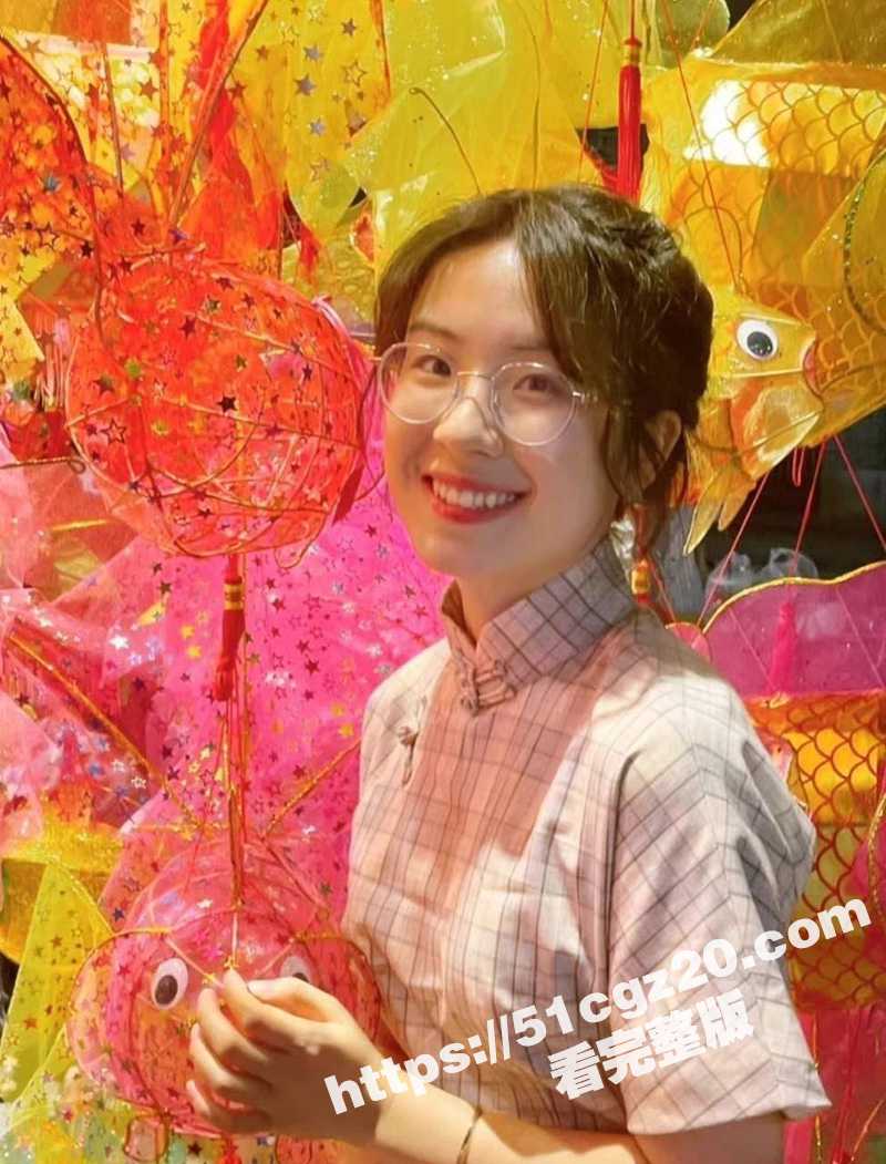 每日大赛之【反差眼镜妹】 欢迎各大网友来评审投稿