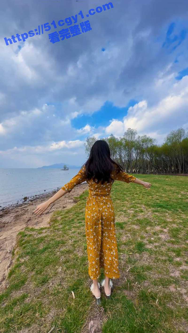 51原创小姨子的秘密 海边小姨子献出美鲍让姐夫贪婪舔吃 阳台跪献口交迎着海风后入 精液射满菊花流入阴道