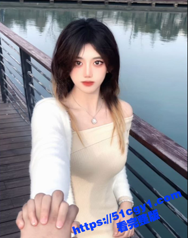 高颜值清纯大学妹子 被富二代调教玩弄视频流出 小母狗都被震动棒插疼了还得咬着牙继续 真让人心疼！