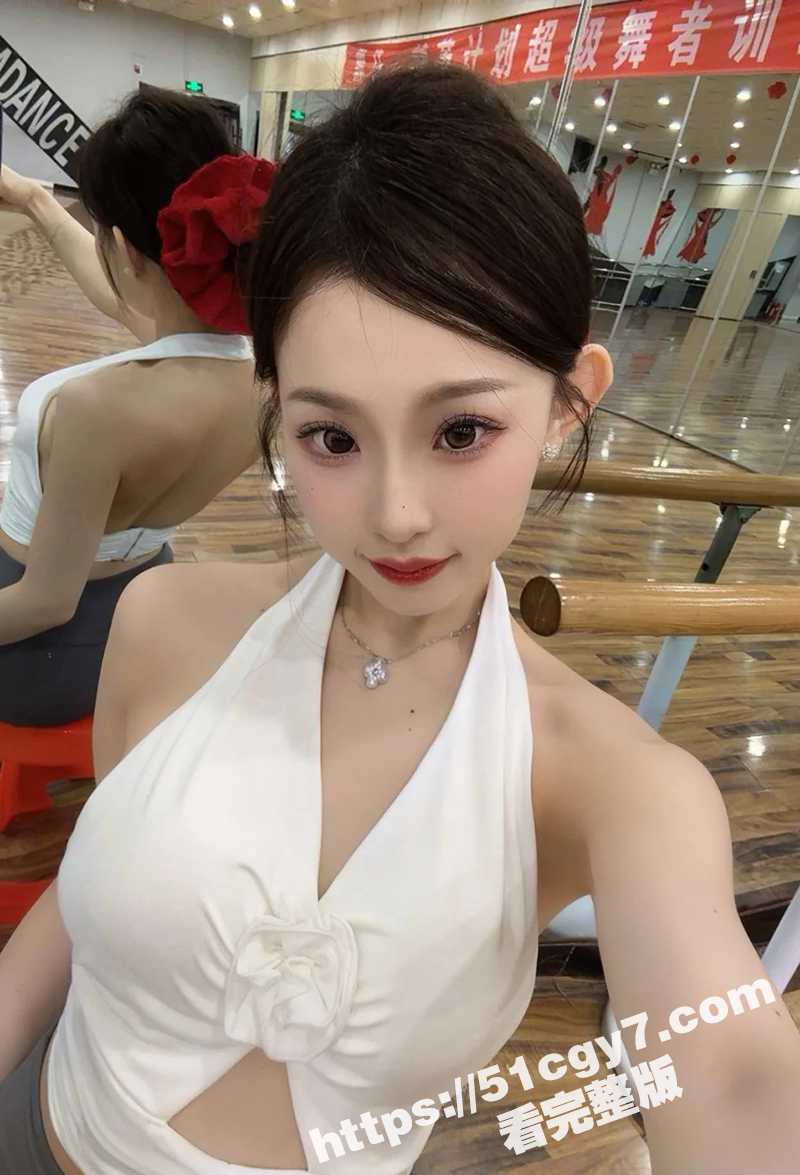 反差芭蕾舞蹈生 宿舍裸聊自慰视频流出 还偷拍室友大奶供男友赏乐 这么好的女友都是哪里找的？