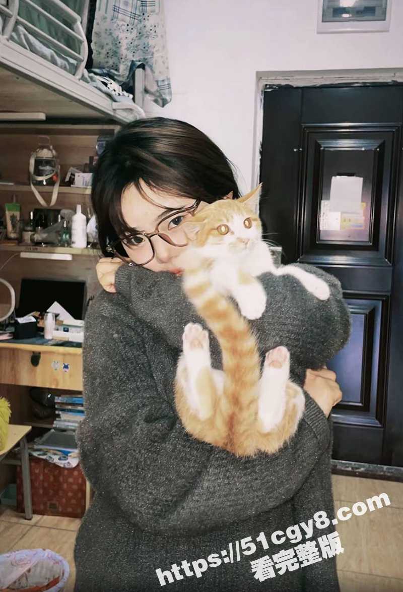 海南某大学学生妹 胡欣怡 网调视频曝光 清纯少女露奶掰穴勾引学长 娇嫩酮体无比诱惑 据说还是处女没被开苞呢！