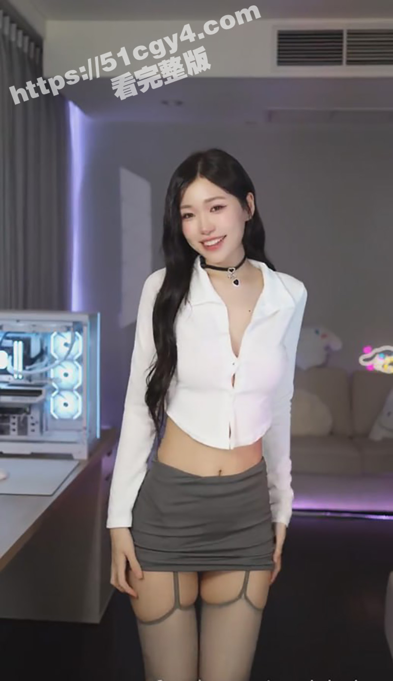 新加坡阿黑颜女神 meriol chan 超短裙灰丝 展示完美身材 水晶棒自慰爽到翻白眼！