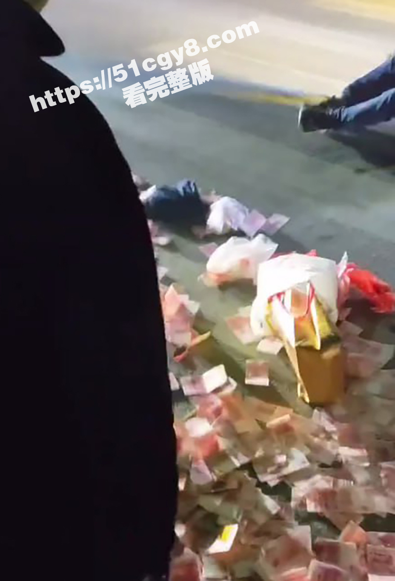 安徽男子撒钱- (8)