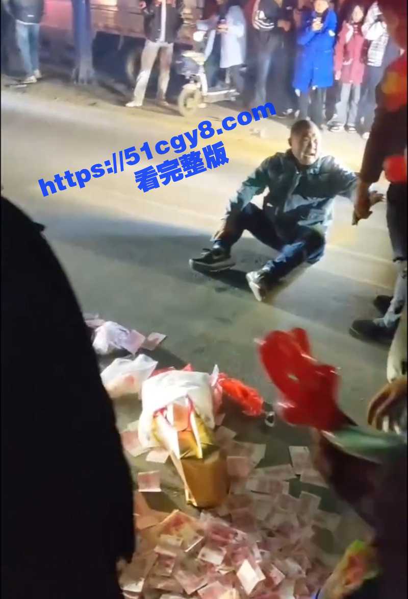 安徽男子撒钱- (9)