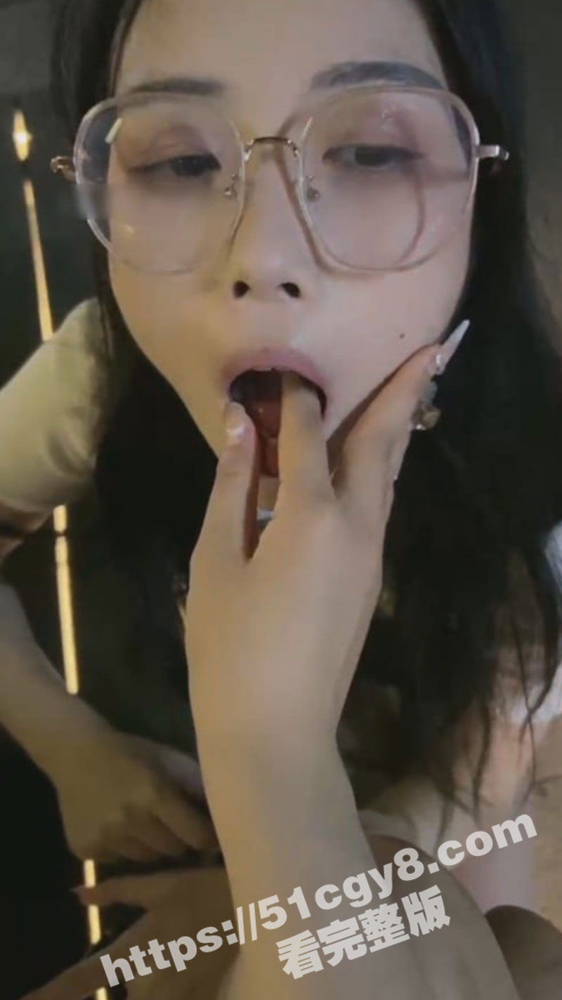 女王马路上调教小母狗-4