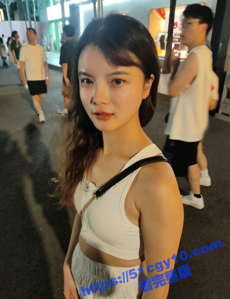 广东新婚少妇 酒店与情人私会惨遭曝光 极品美少妇花样百出疯狂榨精 小穴被精液灌满回家让老公刷锅！