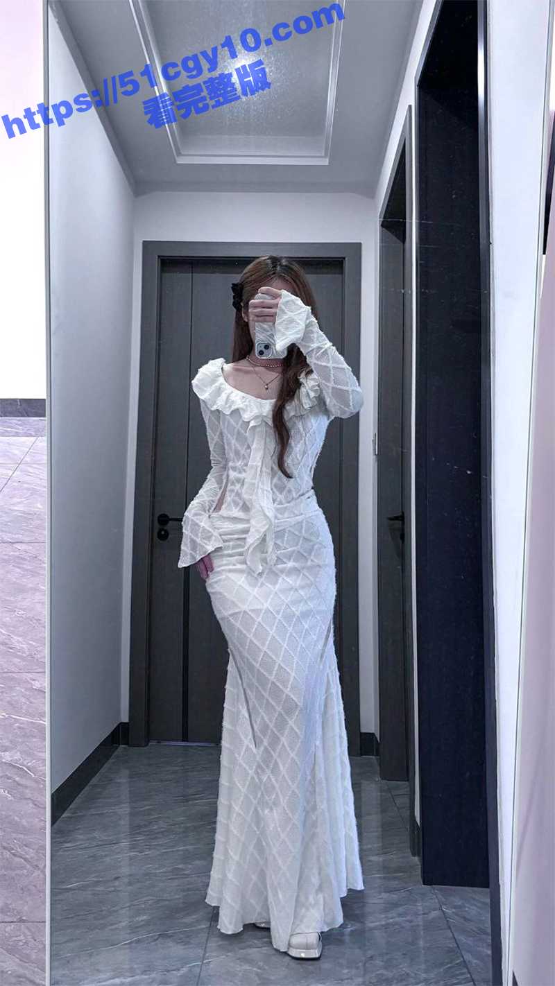 合肥顶级蜜桃臀 反差学生妹宿舍肆意玩弄菊花骚穴 双洞齐开勾引金主 淫水夹杂着白浆流满整张床铺！