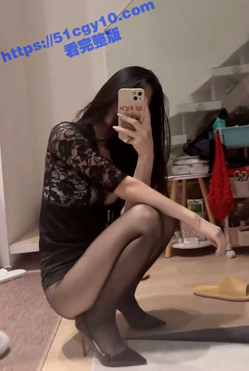 女大学生黑丝包臀裙诱惑-5