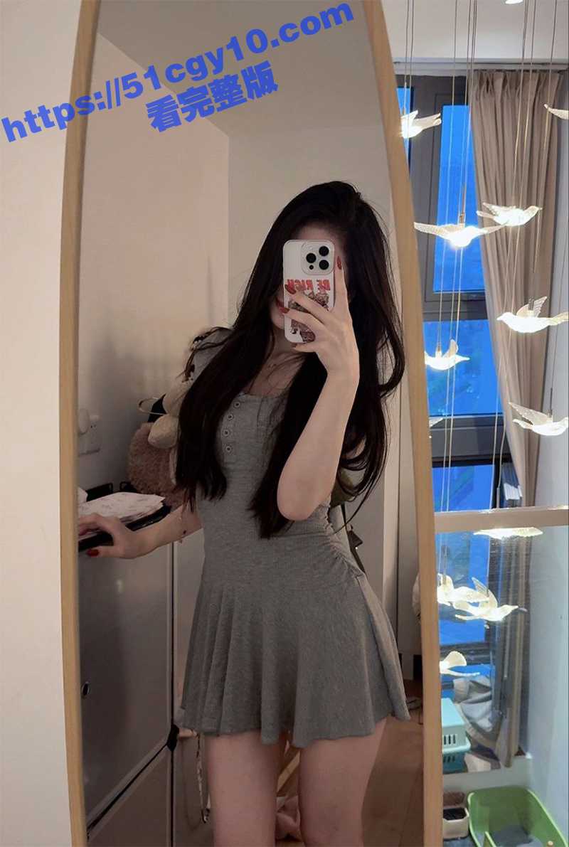 高颜值反差学生妹 学校甜美可爱乖乖女 回家秒换黑丝包臀裙掰逼弄穴激情裸舞 勾引金主求包养！