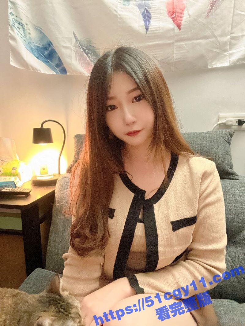 台湾反差母狗 肉包大魔王 大尺度不雅视频曝光 疯狂展示白嫩巨乳 揉胸摸逼简直反差爆表！