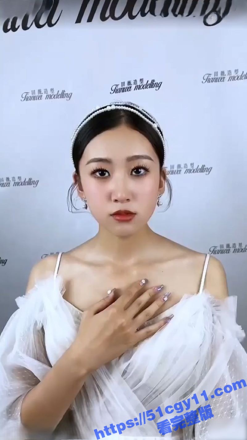 直播间擦边走光合集 (3)