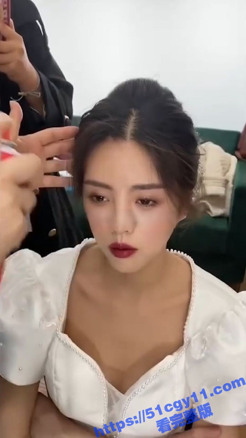 直播间擦边走光合集 (5)