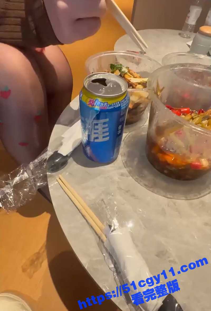 淫妻酒店3P视频- (4)