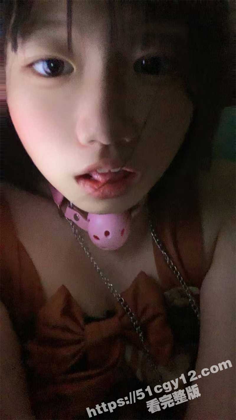 天津宝坻反差学生妹 王珊珊 大奶子小乳头诱惑十足 小小年纪玩的却是异常的花 奶子比心网上裸聊求操！