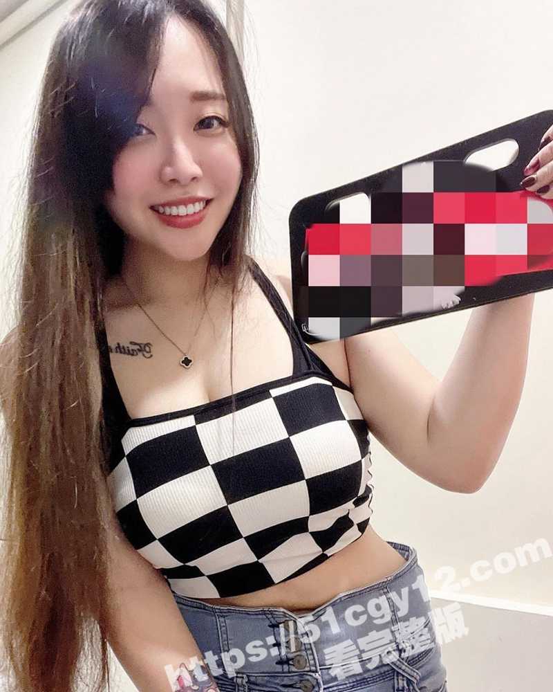 巨乳辣妹joyc裸聊自慰-2