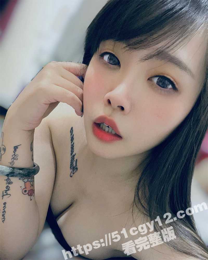 巨乳辣妹joyc裸聊自慰-13