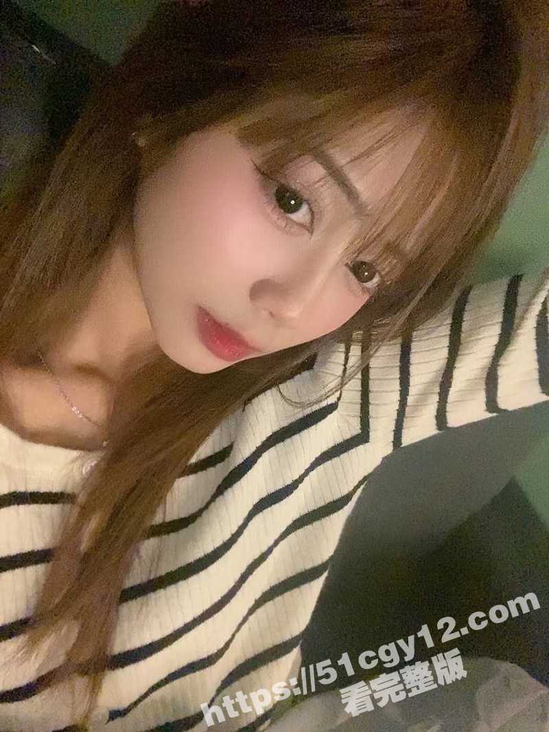 江西赣州精盆学生妹 孟妍 高中时就被男人开发到极致 三洞齐开骚逼被玩烂了 妥妥的校园公交车！